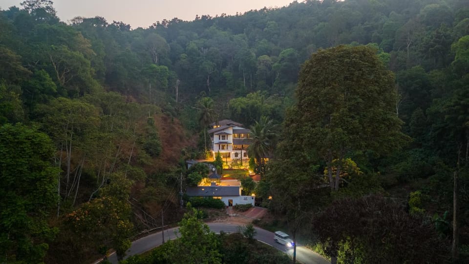 Property building, Nearby landmark, Bird's eye view