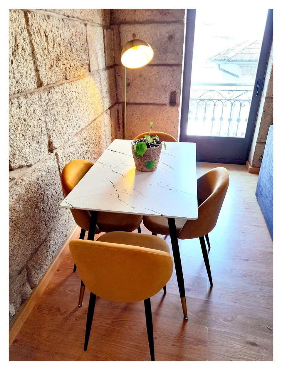 Seating area, Dining area