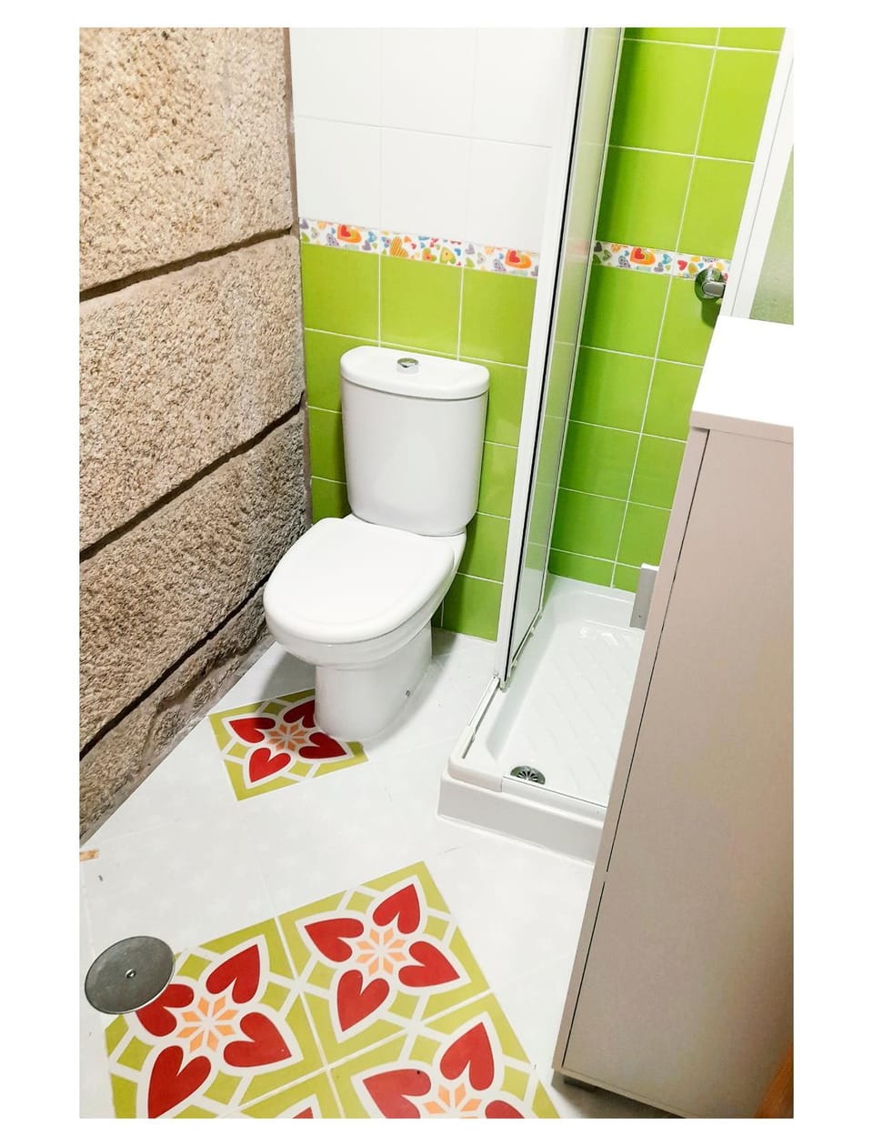 Shower, Toilet, Bathroom, hair dryier, storage