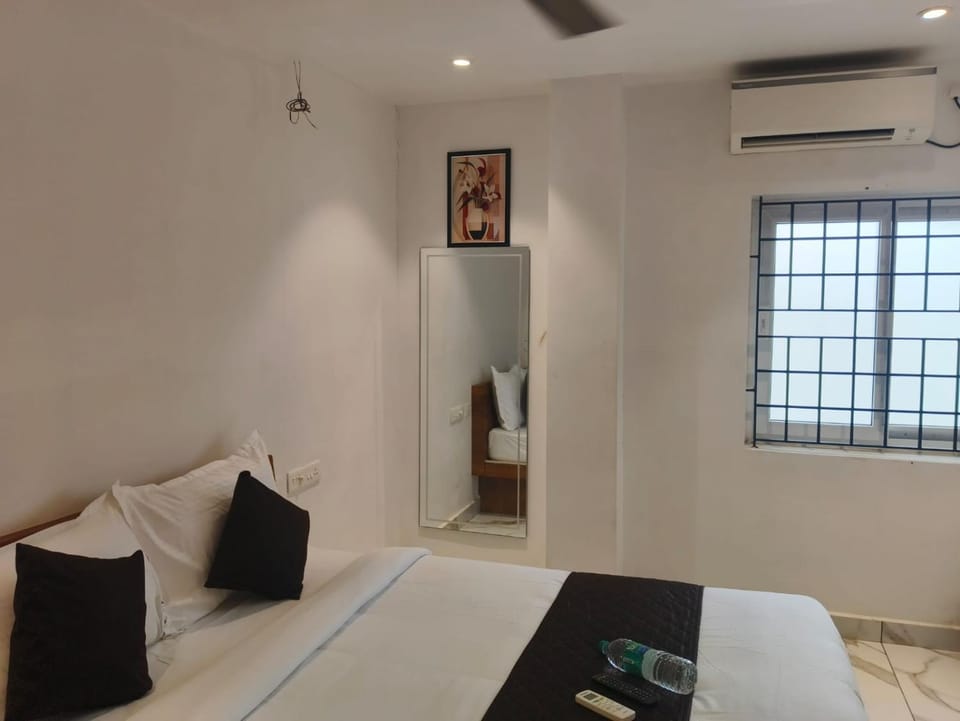 Bedroom, air conditioner