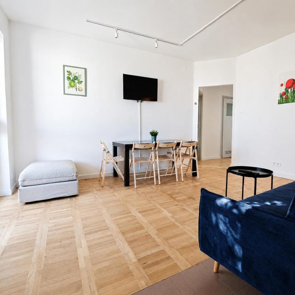 TV and multimedia, Living room, Dining area
