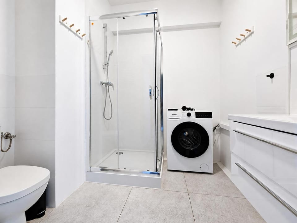 Shower, Toilet, Bathroom, washing machine