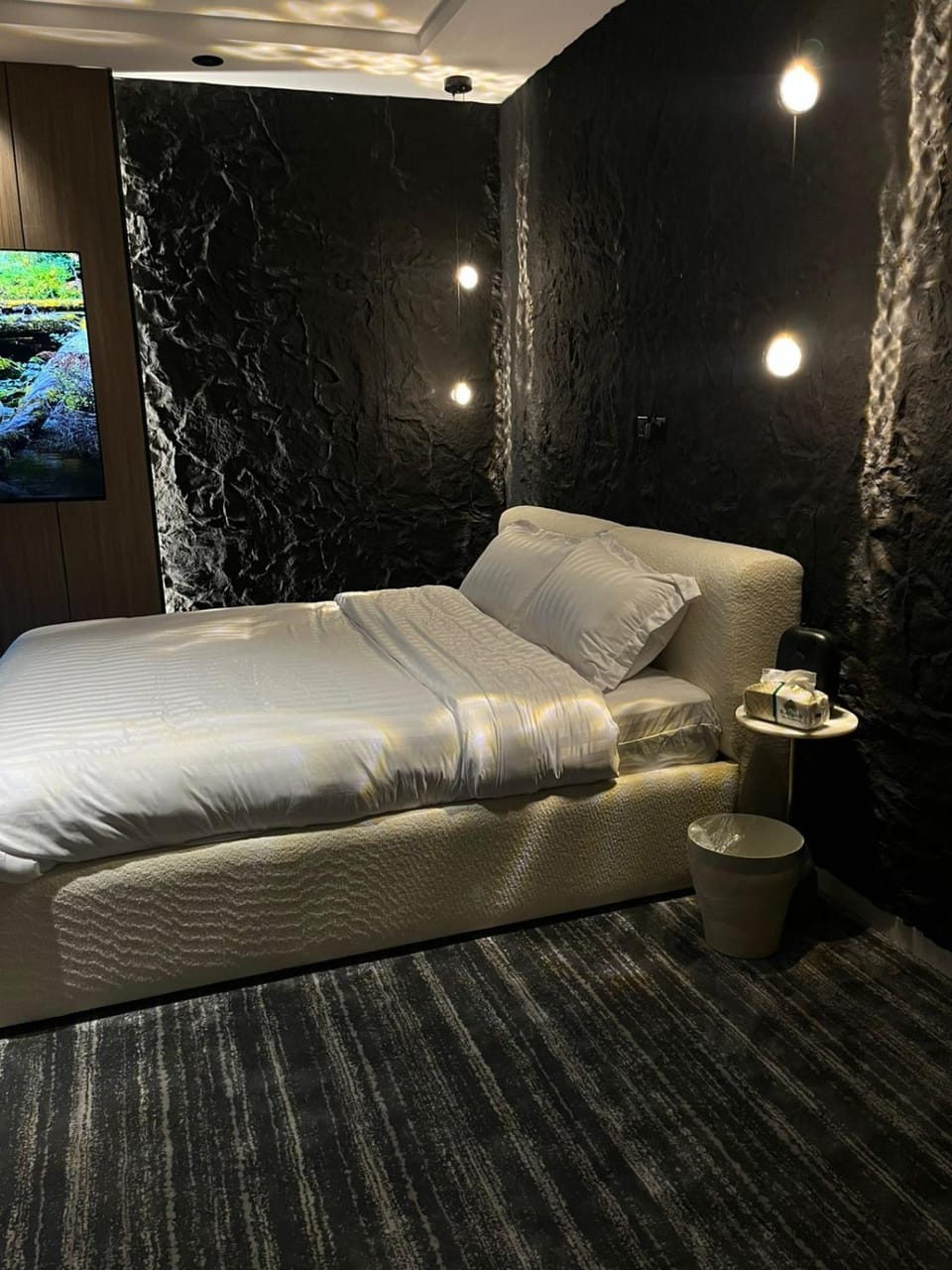 Bed, Photo of the whole room