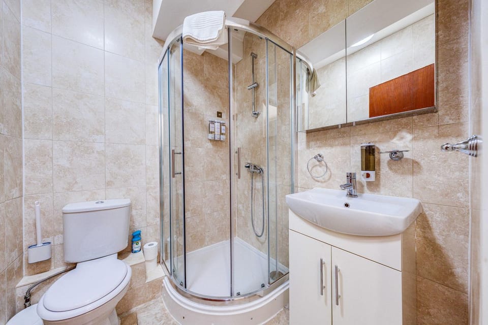 Bright One Bedroom Flat by King's Cross Apartment in London Borough of Islington
