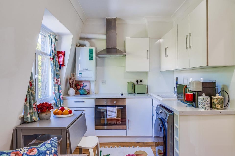 Bright One Bedroom Flat by King's Cross Apartment in London Borough of Islington