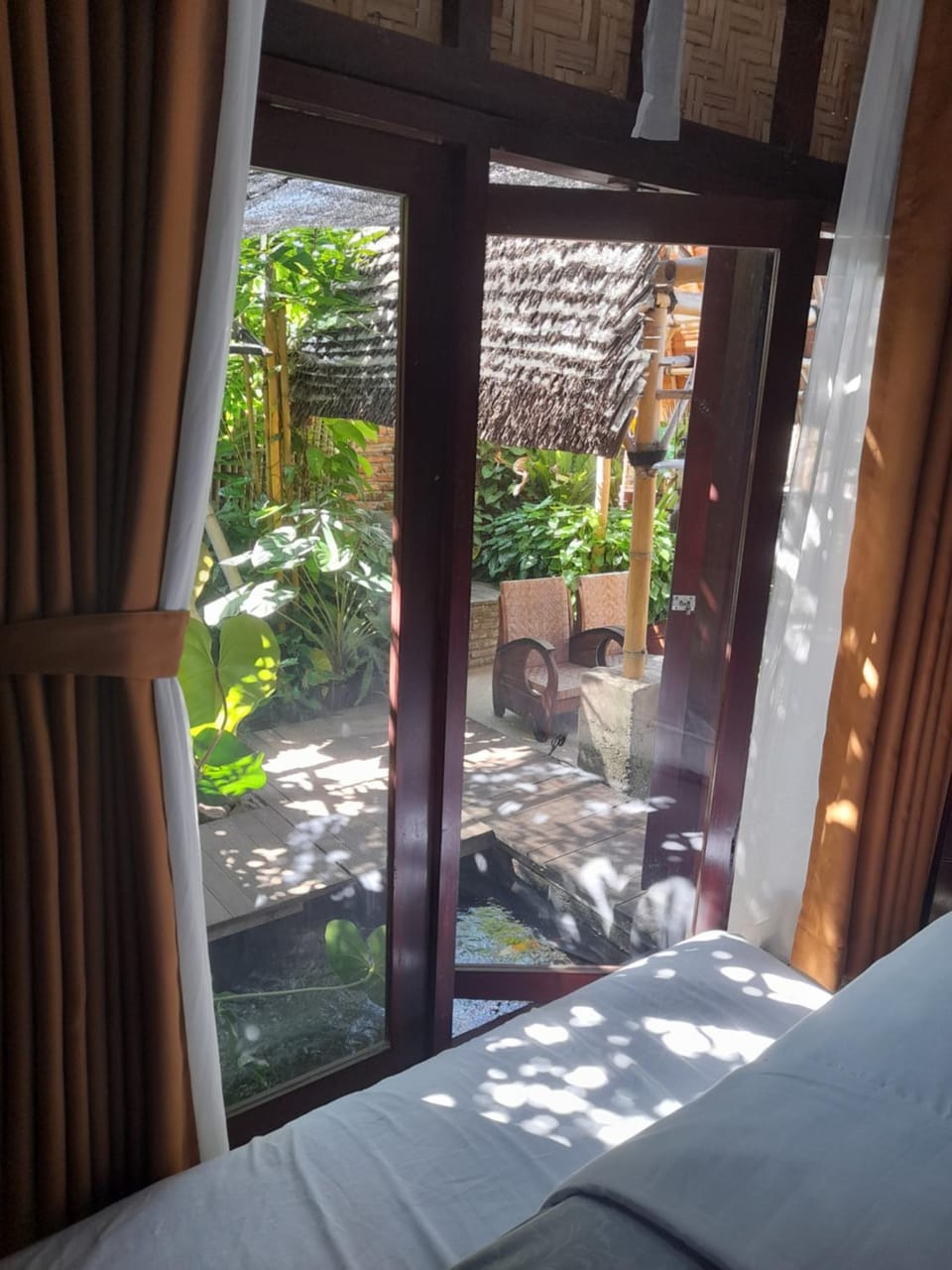 Bed, Bedroom, Garden view