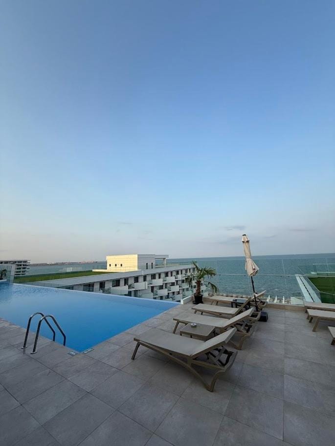 Day, Natural landscape, Swimming pool