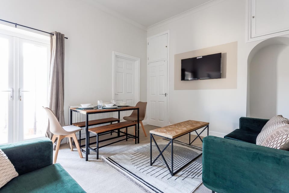 Modern 3-Bed House Free Parking Sleeps 6 House in Sunderland