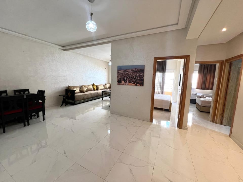 Bed, TV and multimedia, Living room, Photo of the whole room, Seating area, Bedroom