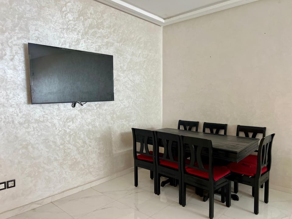Communal lounge/ TV room, TV and multimedia, Dining area
