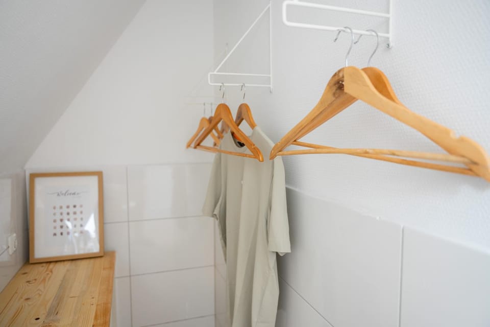 towels, wardrobe