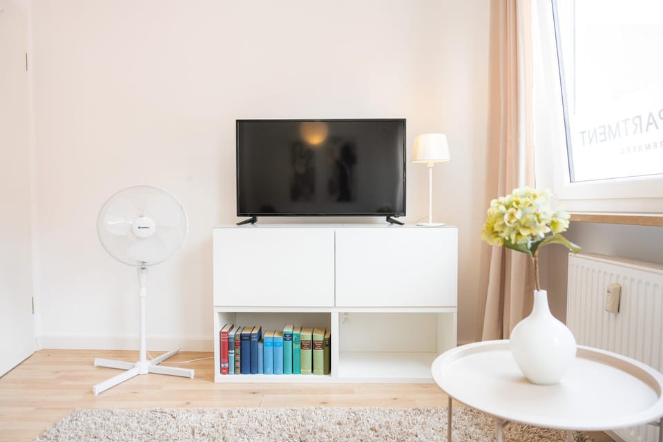 Communal lounge/ TV room, Library, TV and multimedia, Evening entertainment