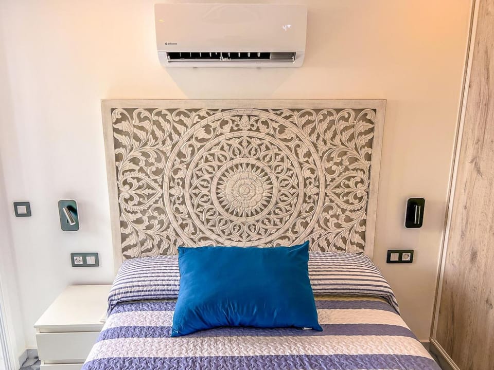 Bed, Photo of the whole room, Bedroom, air conditioner