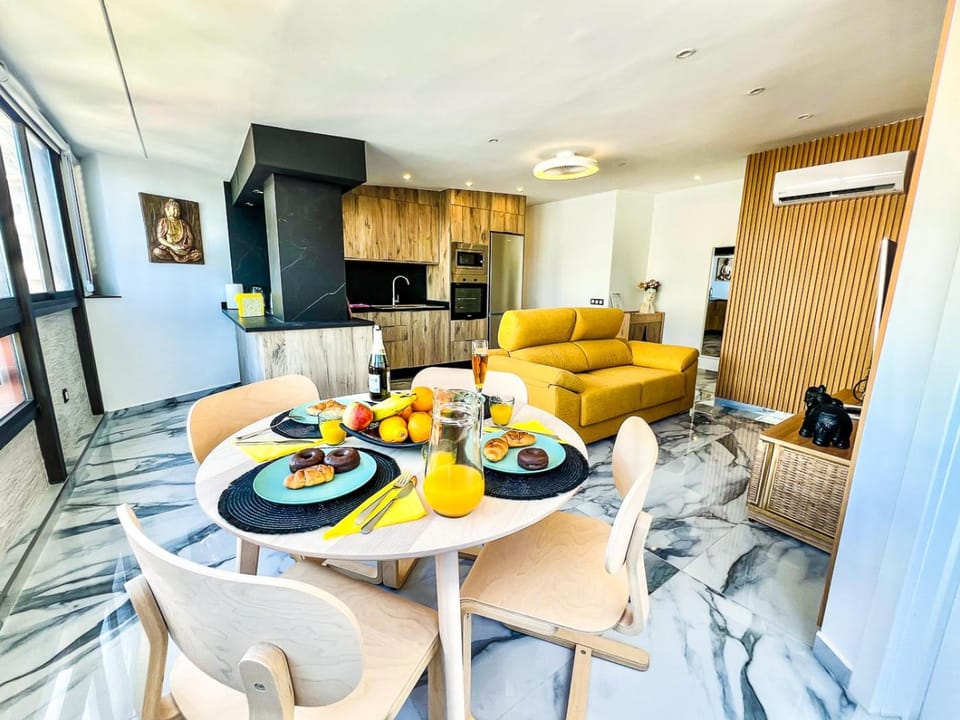 Kitchen or kitchenette, Living room, Seating area, Dining area, oven, stove