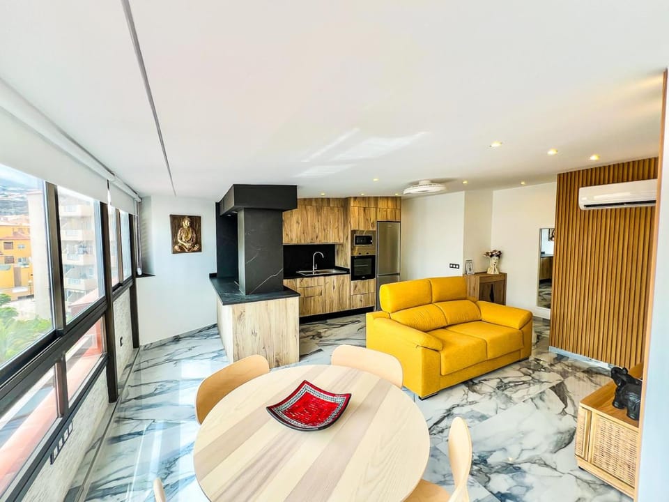 TV and multimedia, Kitchen or kitchenette, Living room, Seating area, oven, air conditioner