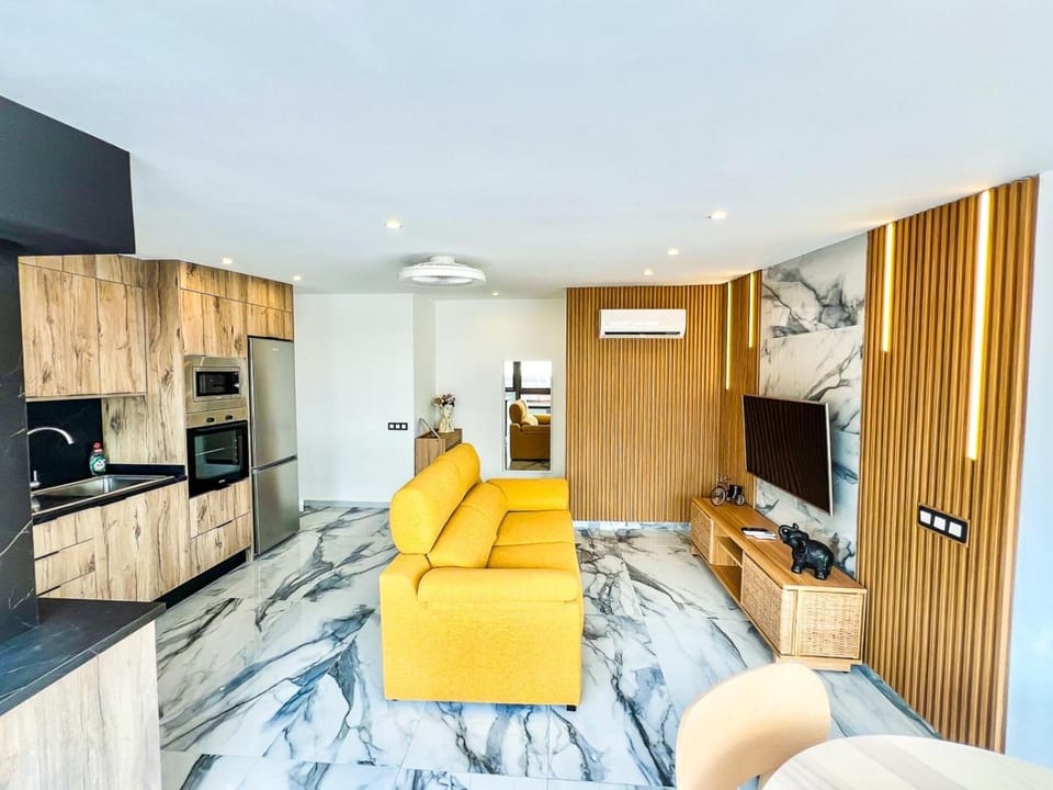 TV and multimedia, Kitchen or kitchenette, Living room, Photo of the whole room, Seating area, oven