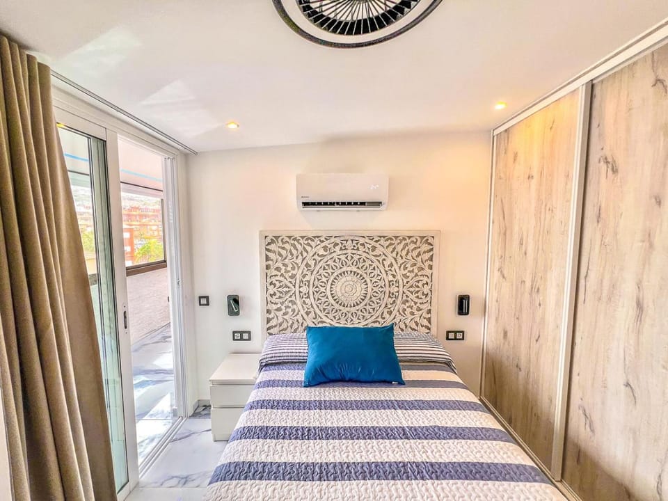 Bed, Photo of the whole room, Bedroom, air conditioner