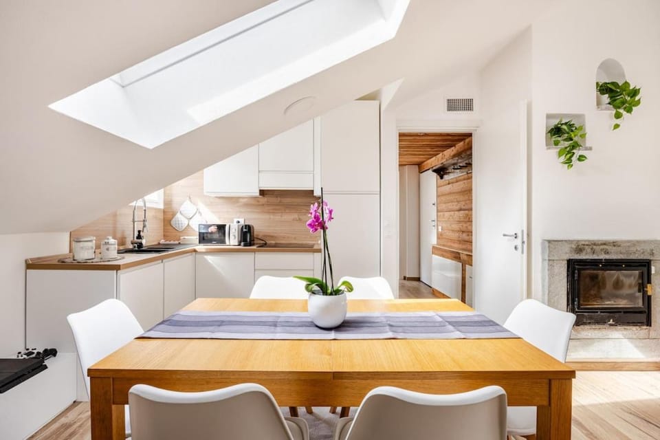 Coffee/tea facilities, Kitchen or kitchenette, Living room, Seating area, Dining area, pet friendly, stove, toaster