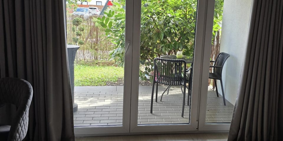 View (from property/room), Balcony/Terrace, Garden view