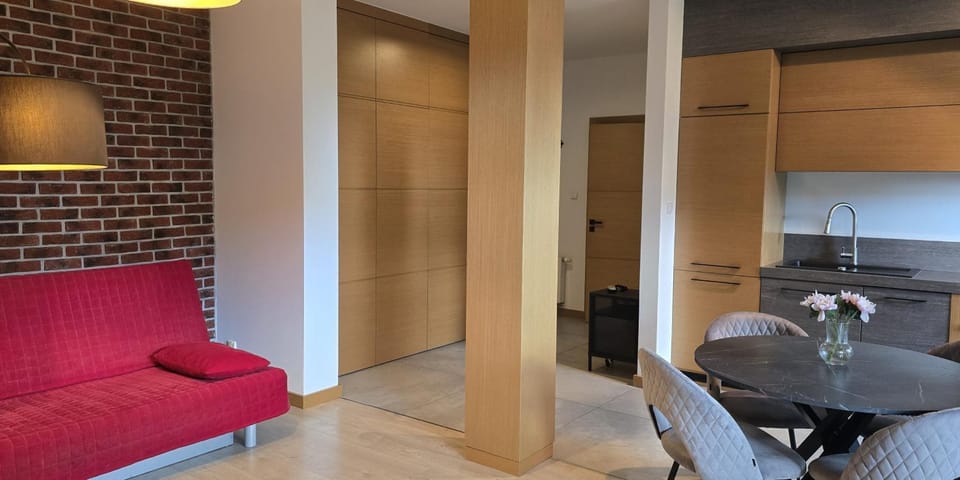 Kitchen or kitchenette, Living room, Seating area, Dining area