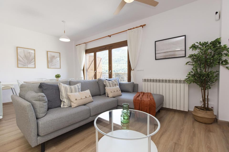 Communal lounge/ TV room, Living room