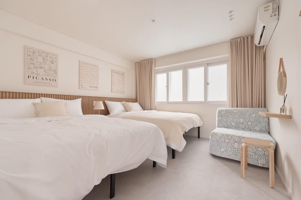 Bedroom, internet, air conditioner