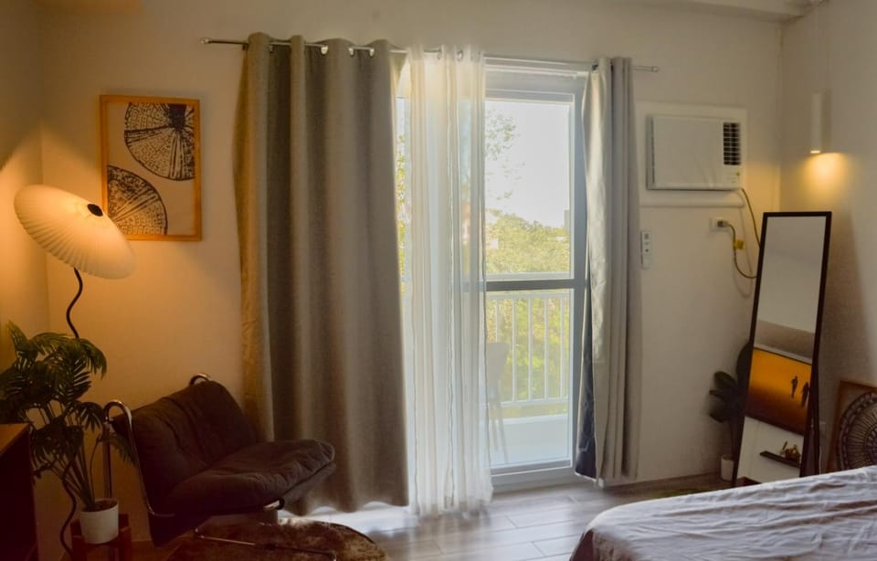 Bed, Photo of the whole room, Bedroom, internet, air conditioner