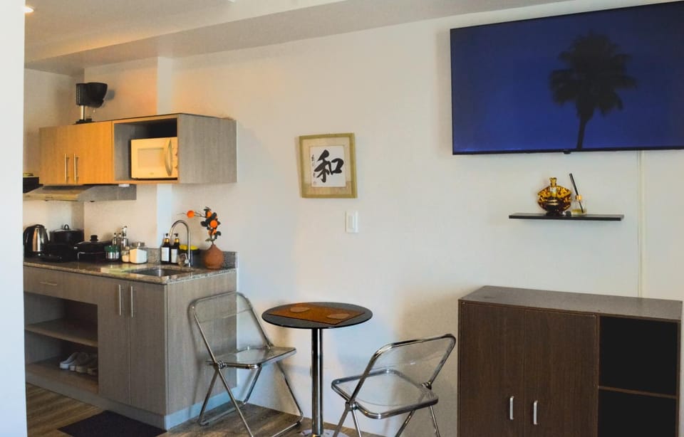 TV and multimedia, Coffee/tea facilities, Kitchen or kitchenette, Dining area, pet friendly, stove