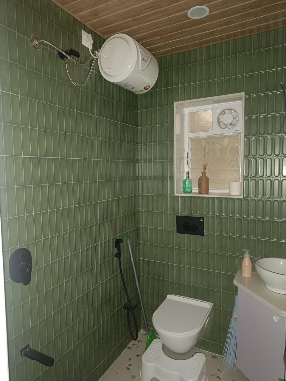 Spacious 2BHK with ensuite bath and office Apartment in Maharashtra