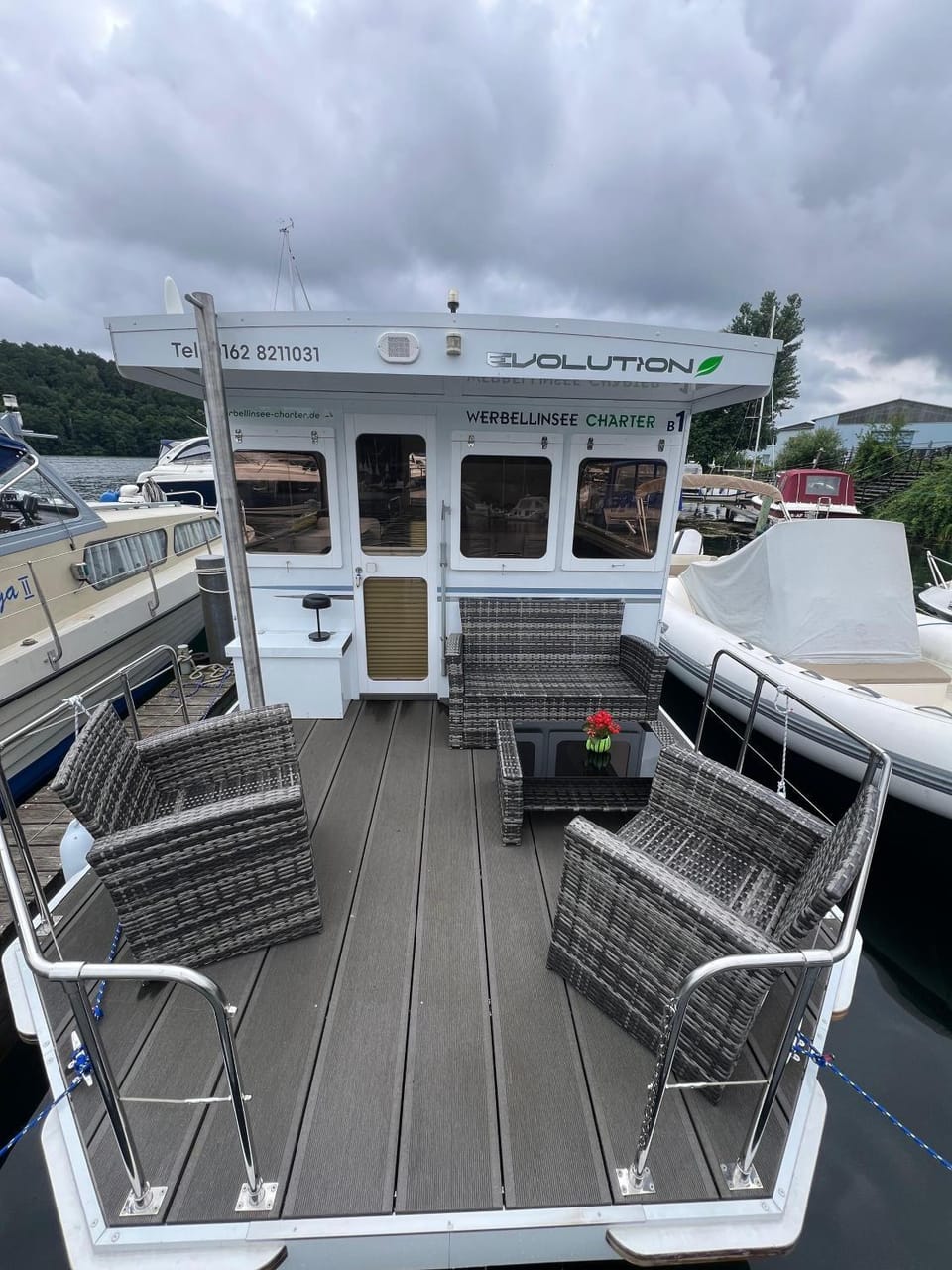 Hausboot Rollyboot Evolution Docked boat in Germany