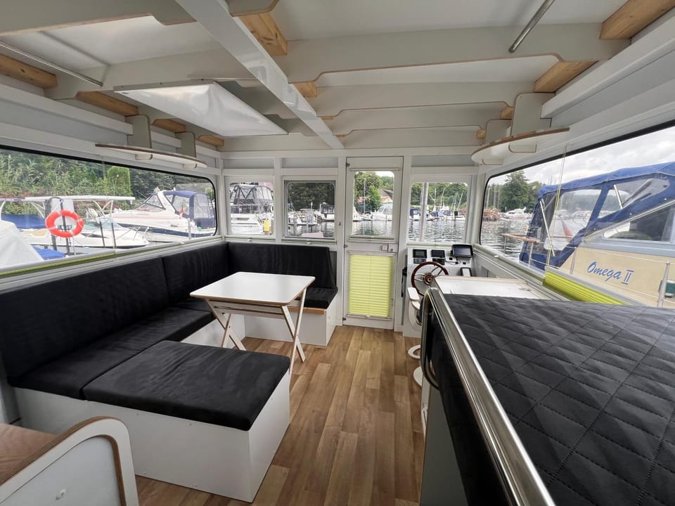 Hausboot Rollyboot Evolution Docked boat in Germany