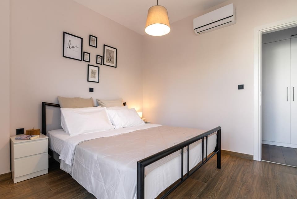 Bed, Bedroom, air conditioner