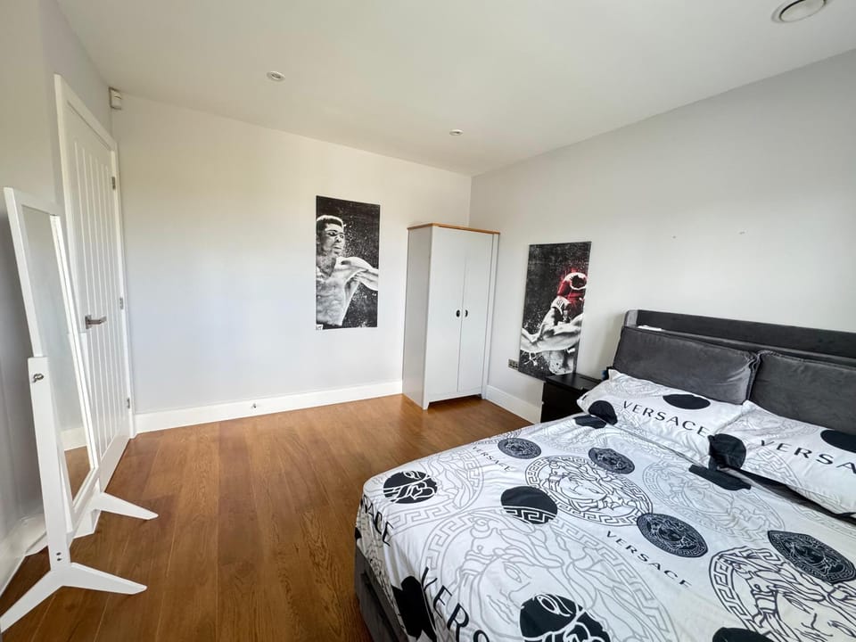 Double Room With Private Bathroom in Chatham Vacation rental in Tonbridge and Malling District