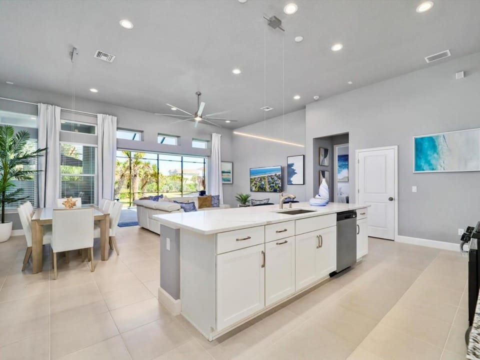 Luxurious Beach House with heated pool House in Palm Coast