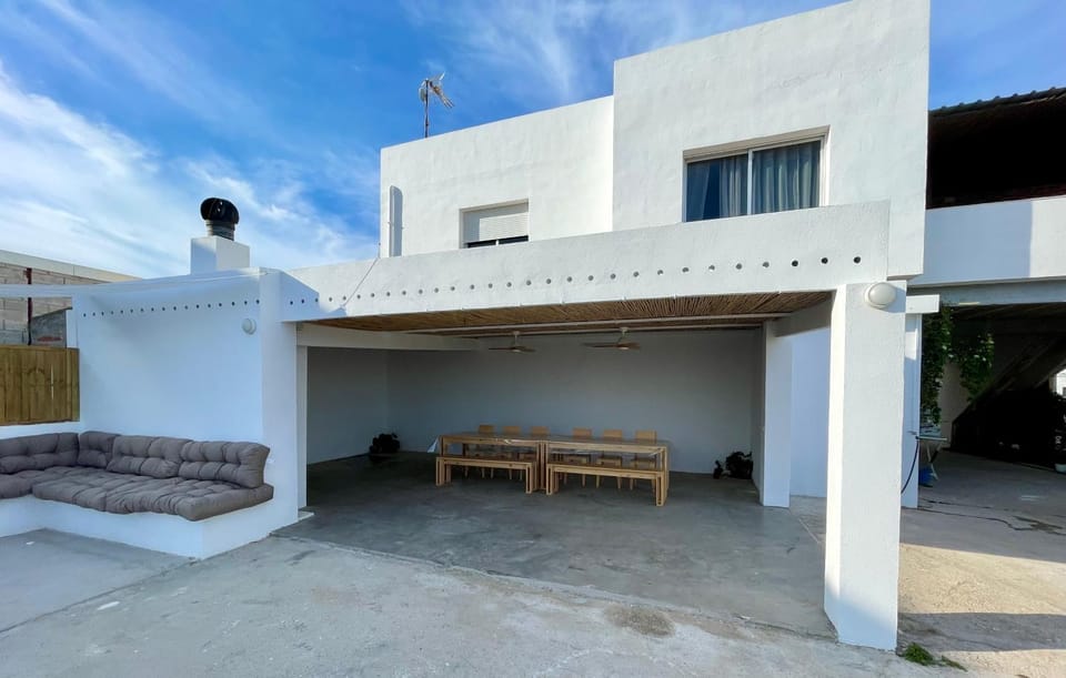 Property building, Patio, Facade/entrance, BBQ facilities, Balcony/Terrace