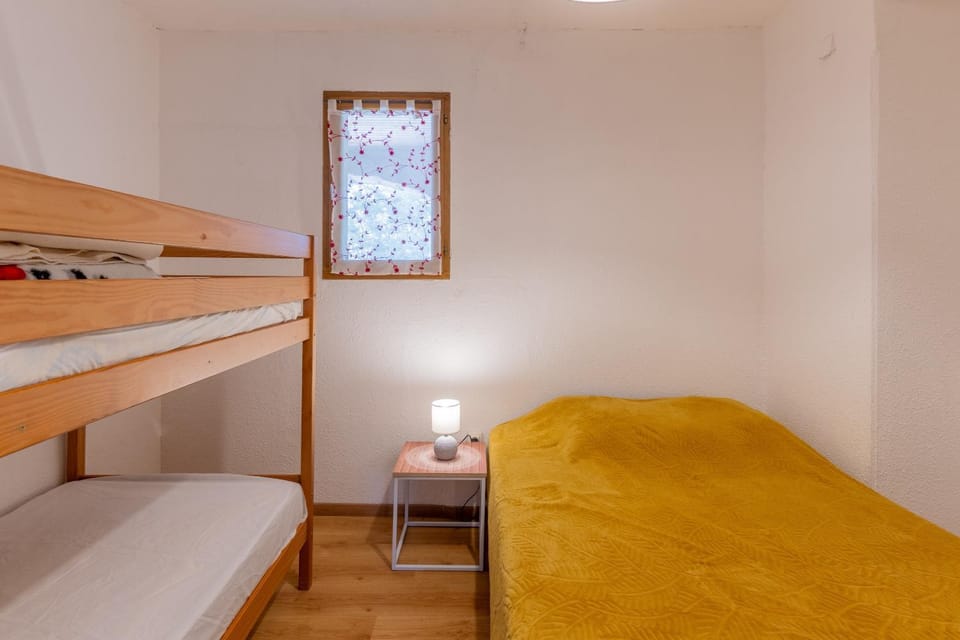 Property building, Living room, Bedroom