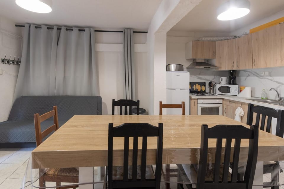 Property building, Kitchen or kitchenette, Living room