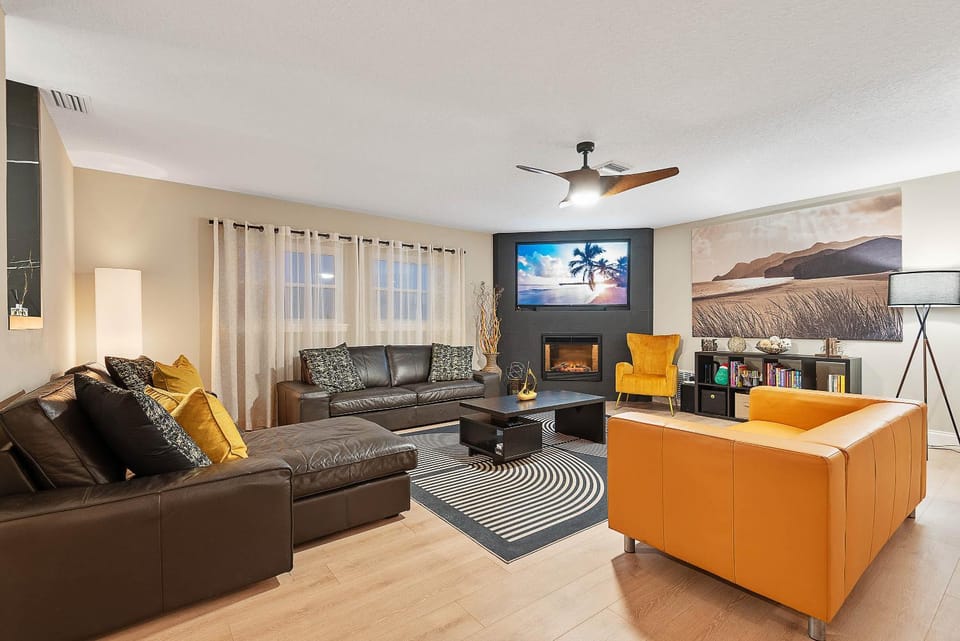 Coastal Canal Front Retreat with Pool & Hot Tub House in Palm Coast