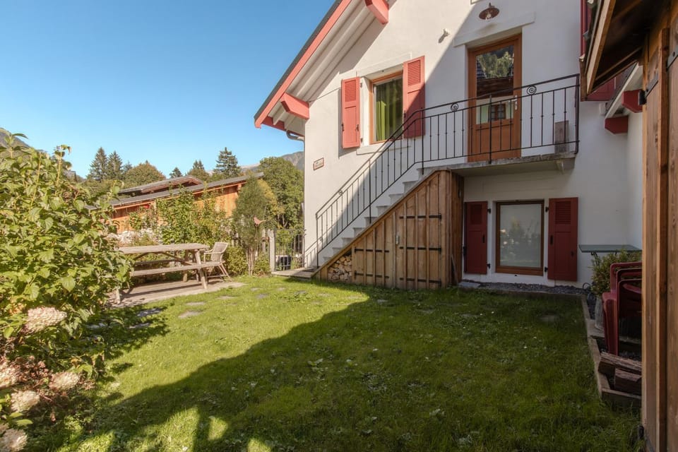 Property building, Facade/entrance, Off site