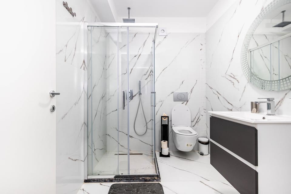 Shower, Toilet, Bathroom, towels
