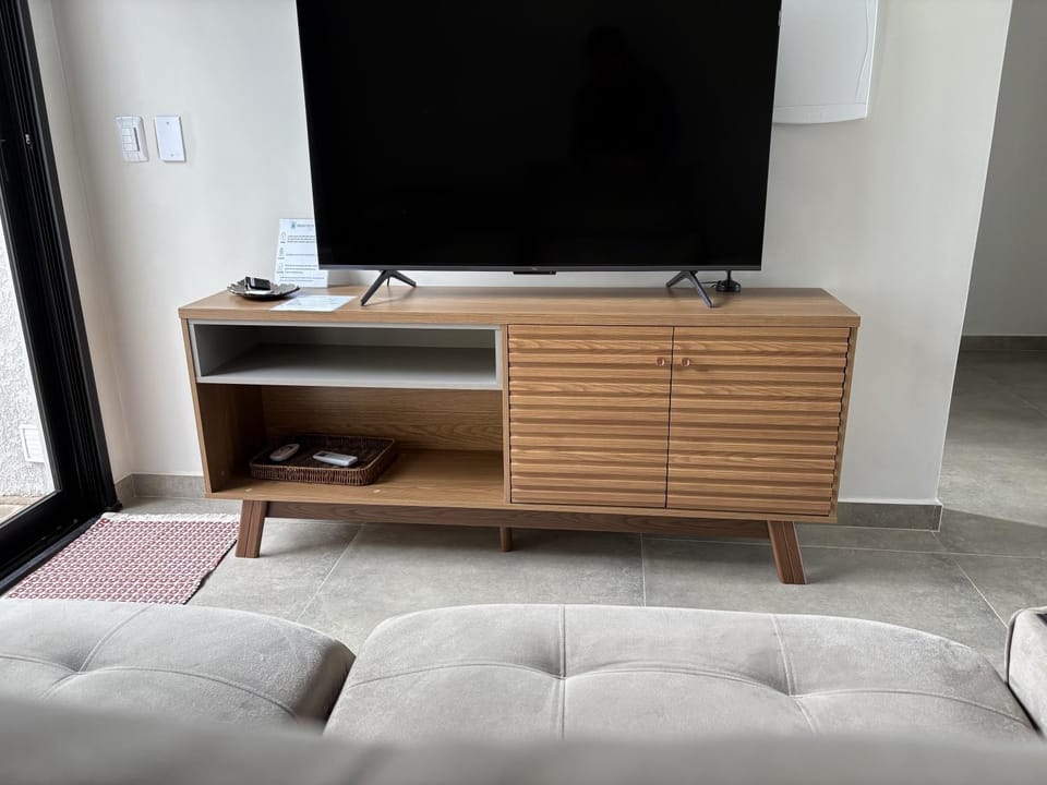Communal lounge/ TV room, Living room, air conditioner