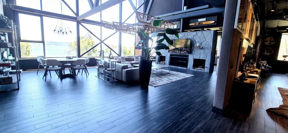 Communal lounge/ TV room