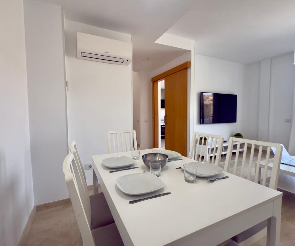 Living room, Seating area, Dining area, air conditioner