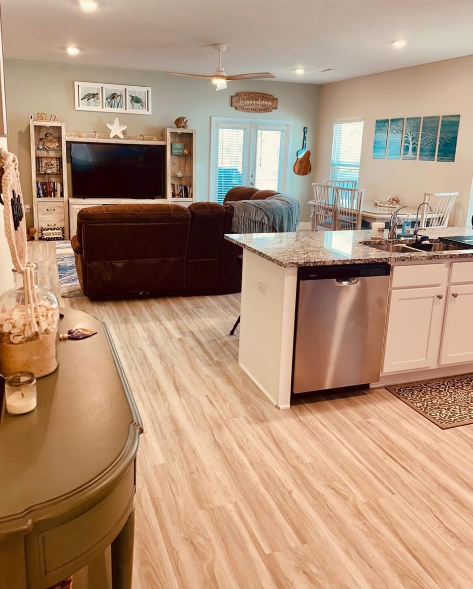 Kitchen or kitchenette, Living room, pet friendly