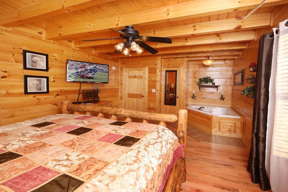 Rustic Cabin in the Smoky Mountains with Majestic Mountain View Cabin in Pigeon Forge