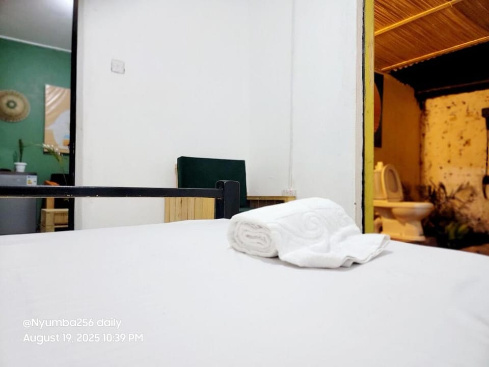 Tropical House Rainforest charm cosy comfort Apartment in Uganda