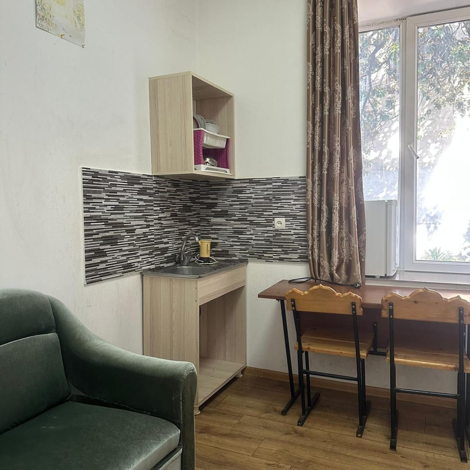 Kitchen or kitchenette, Living room