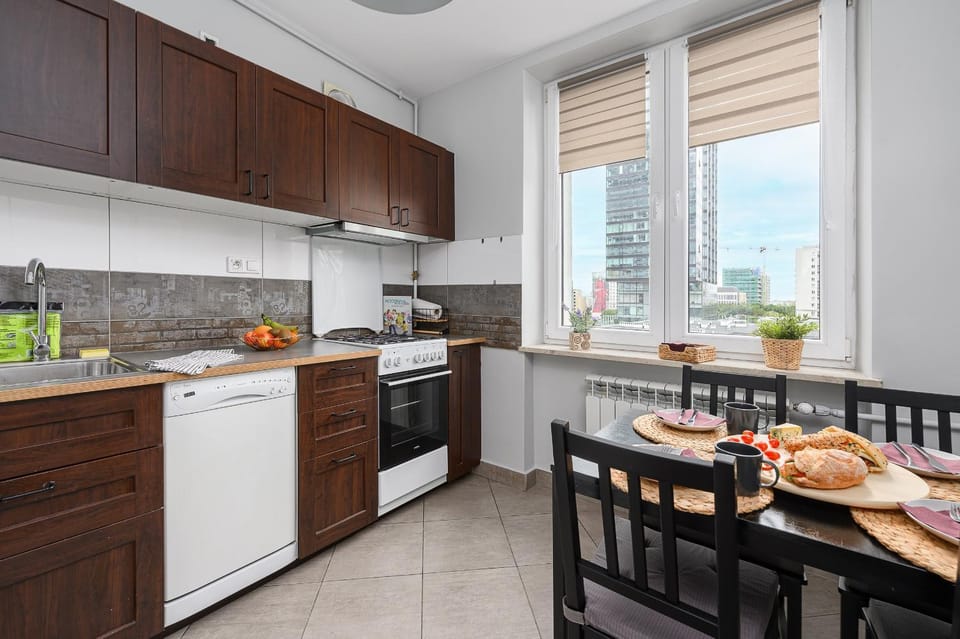 Kitchen or kitchenette, Dining area, dishwasher, oven, stove