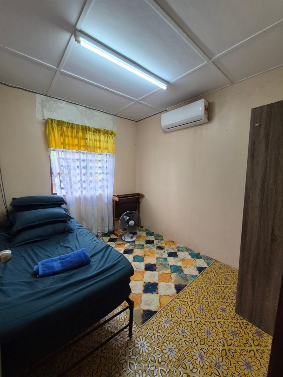 Bedroom, air conditioner