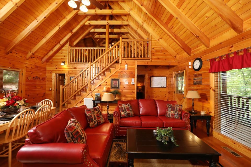 Rustic and Elegant Cabin in Enchanting Views of Great Smoky Mountain Cabin in Pigeon Forge